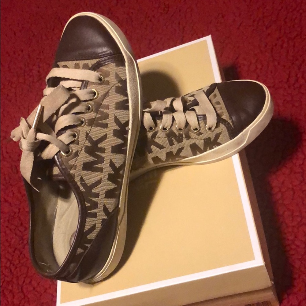 MK Shoes - Picture 5 of 6